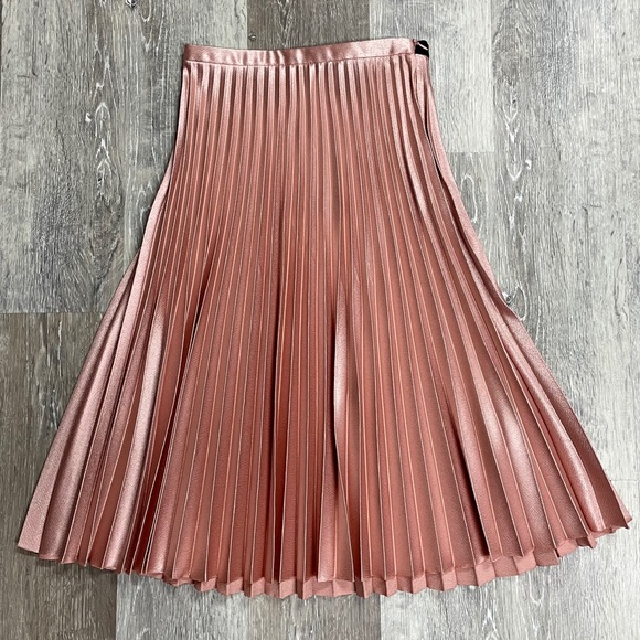 Zara faux leather pleated midi skirt, size XS. - Picture 4 of 5